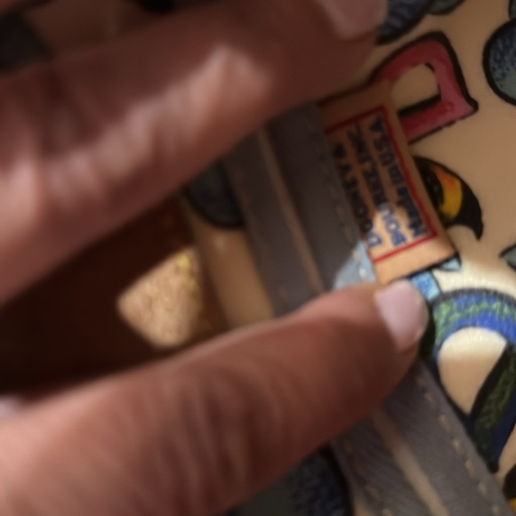 (1359) ABSOLUTELY STUNNING~  Dooney & Bourke Vintage Bee Print Tote - Picture 10 of 10